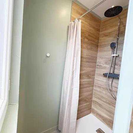 Climatisee Et Salle De Bain Privatives, Parking 3*