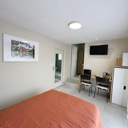 Climatisée Et Salle De Bain Privatives, Parking 3*