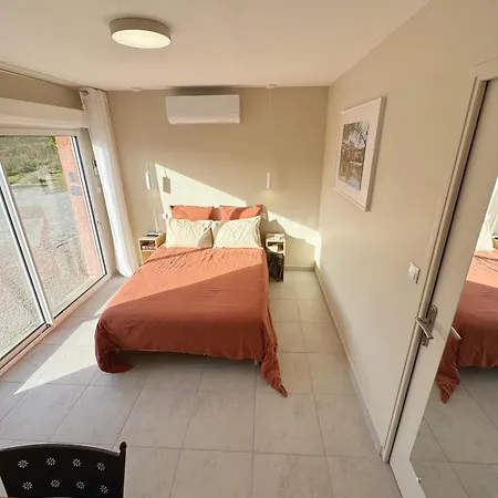 Climatisée Et Salle De Bain Privatives, Parking