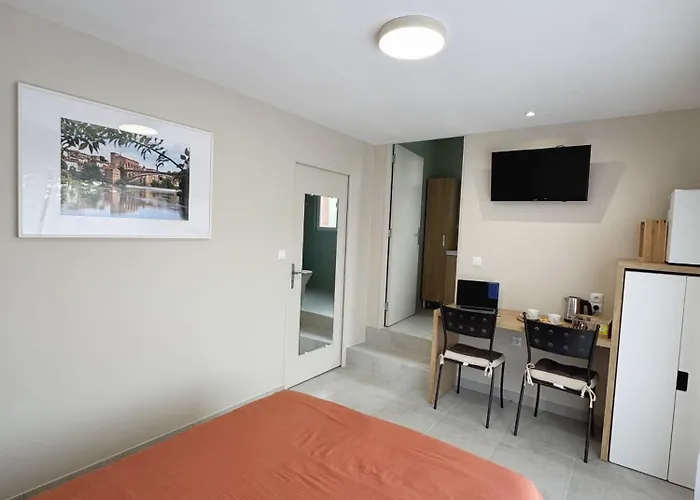 Climatisée Et Salle De Bain Privatives, Parking 3*