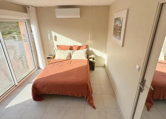 Climatisée Et Salle De Bain Privatives, Parking