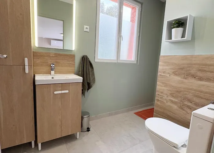 Climatisée Et Salle De Bain Privatives, Parking Pensión 3*