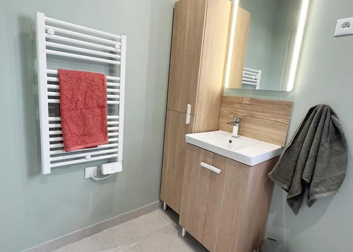 Pensión Climatisée Et Salle De Bain Privatives, Parking