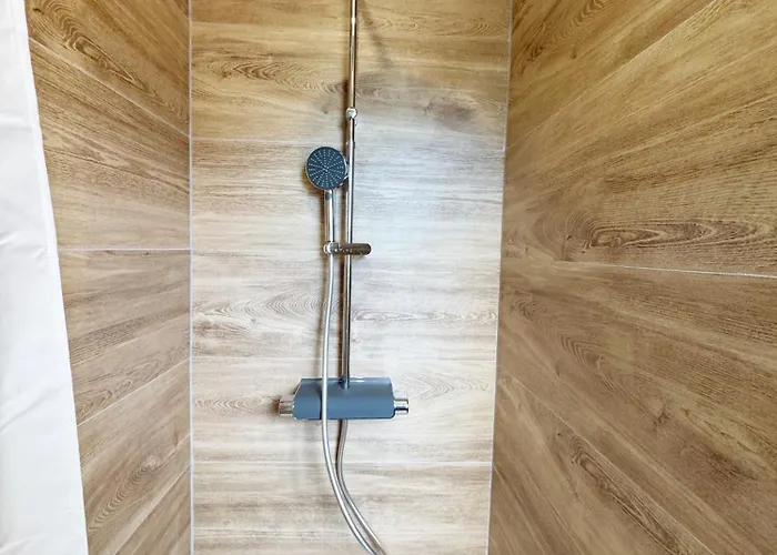 Climatisée Et Salle De Bain Privatives, Parking Pensión Lisle-sur-Tarn